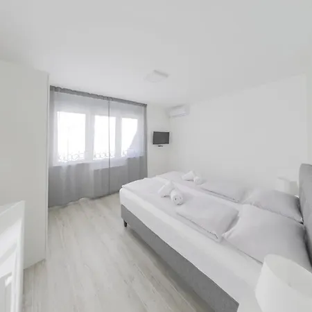 Ferienwohnung Live & Sleep Novi Sad Exterior foto